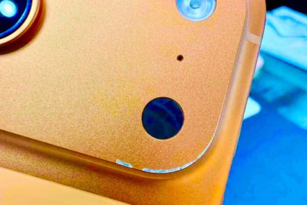 Didžiulė iPhone 17 serijos problema – lengvai besibraižantis korpusas
